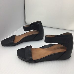 gentle souls gianna wedge sandal